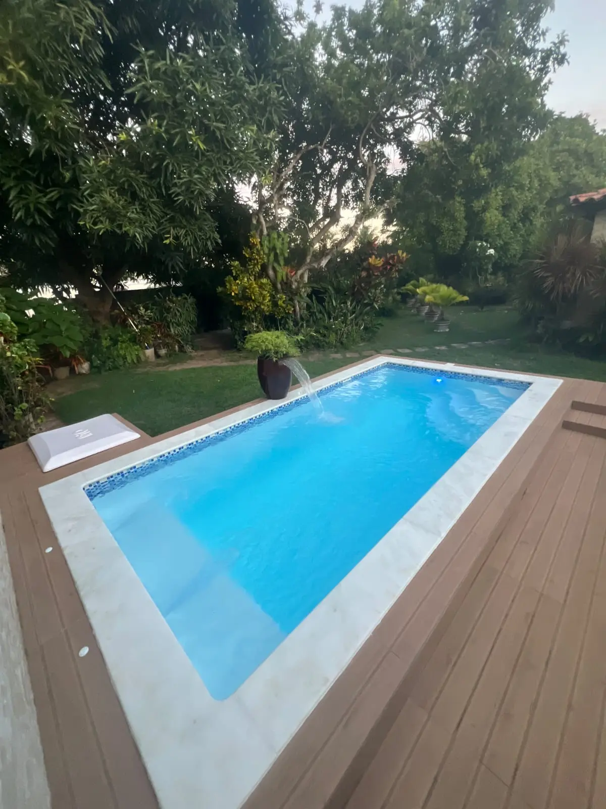 Piscina residencial com deck