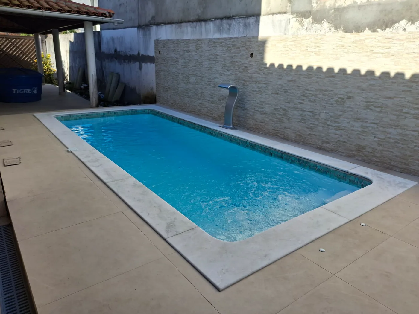 Piscina residencial finalizada e cheia