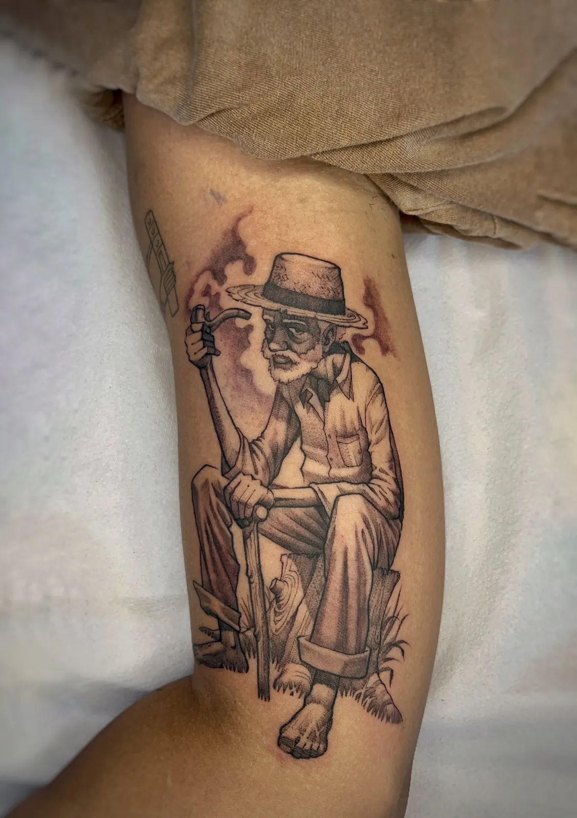 Tatuagem autoral de cogumelos feita por Uillian Novaes